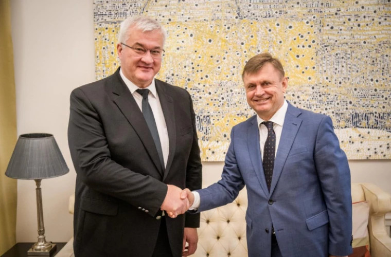 Глава МИД Украины поблагодарил посла Молдовы за вклад в развитие двусторонних отношений