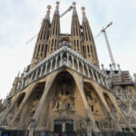 Храм Святого Семейства в Барселоне стал самой высокой церковью в мире
