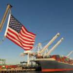 Китай вводит специальные портовые сборы для судов под флагом США с 14 октября