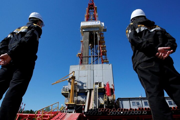 Крупнейшие российские предприятия переходят на сокращённую рабочую неделю