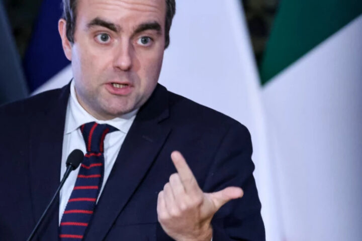 Лекорню представил новый состав правительства Франции, в котором 12 министров уже работали при Макроне