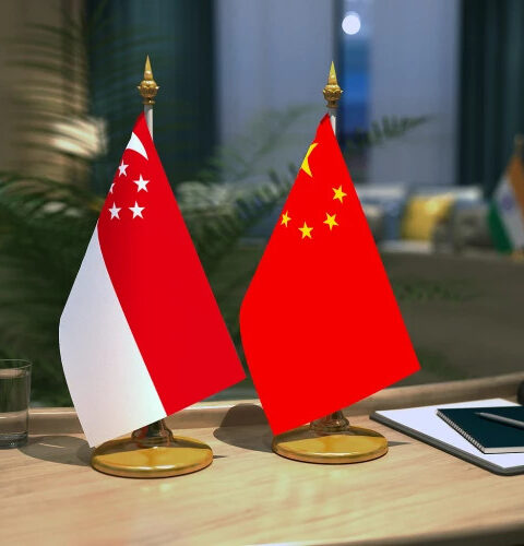 Лидеры Китая и Сингапура обменялись поздравлениями по случаю 35-летия дипотношений