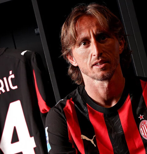 Лука Модрич в 40 лет продолжает удивлять в Серии А, покоряя Италию