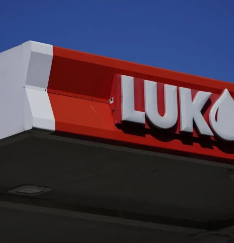 ЛУКОЙЛ заключил сделку по продаже зарубежных активов компании Gunvor