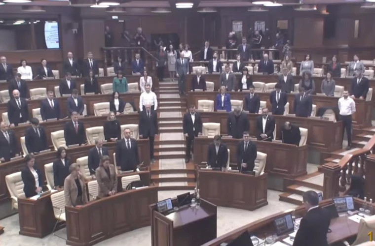 Минутой молчания депутаты парламента почтили память Дойны и Иона Алдя-Теодорович в годовщину аварии