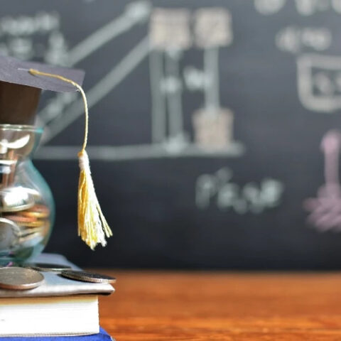 Мунтяну предлагает удвоение стипендий и новые условия для учителей в программе правительства