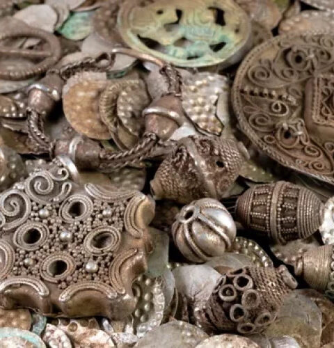 Мужчина, копавший червей под Стокгольмом, нашёл 20 тысяч серебряных монет раннего Средневековья