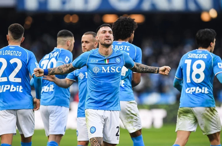 «Наполи» одержал выездную победу и укрепил лидерство в Серии A