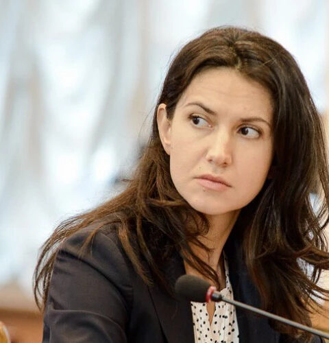 Олеся Стамате: выборы проходят под давлением манипуляций и запугиваний