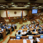 Парламент Молдовы XI созыва проводит учредительное заседание с участием президента Санду