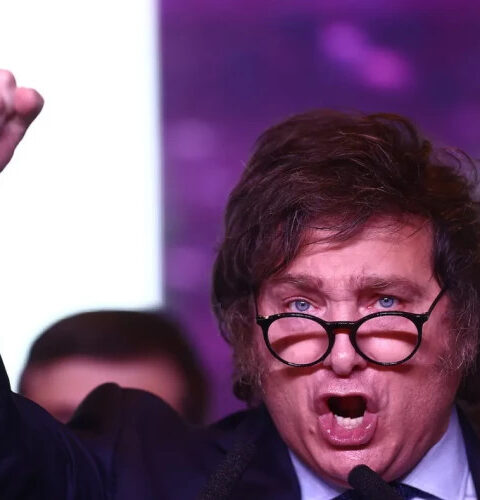 Партия "Свобода наступает" выигрывает на выборах в Аргентине, подтверждая поддержку реформ Хавьера Милея