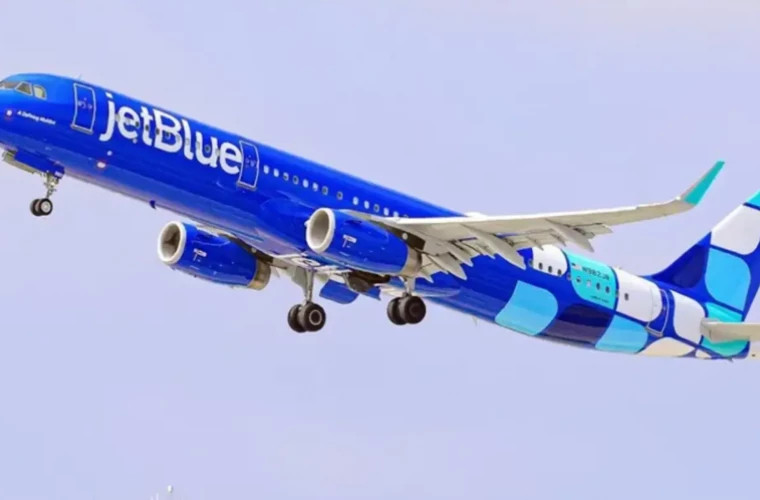 Пассажиров самолета JetBlue госпитализировали после экстренной посадки в Тампе