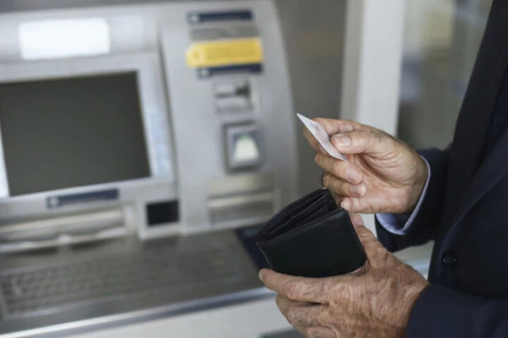 Пенсионер из Италии столкнулся с блокировкой счёта из-за ошибки властей