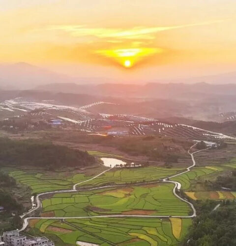 Пленум КПК обсудил 15-й пятилетний план экономического и социального развития Китая