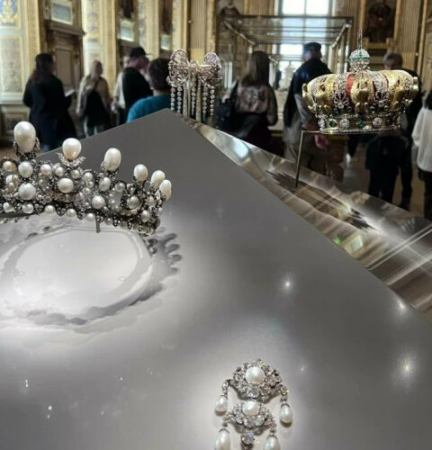 Подозреваемые в ограблении Лувра частично признали свою вину, драгоценности не найдены