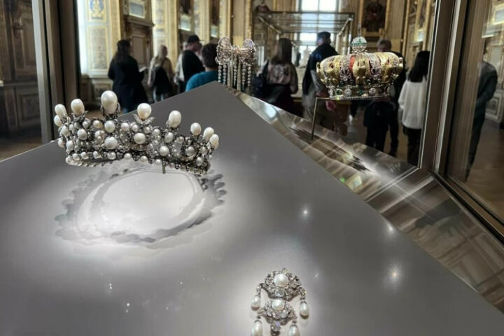 Подозреваемые в ограблении Лувра частично признали свою вину, драгоценности не найдены