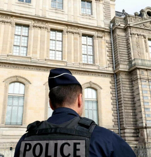 Подробности ограбления в Лувре: свидетель охраны рассказала о нападении и его последствиях