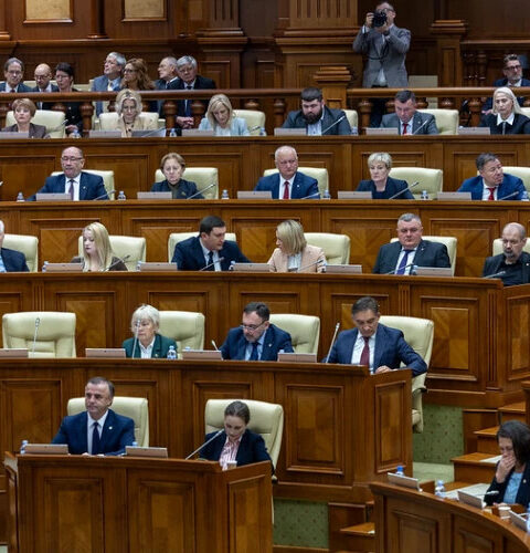 Премьер-министр Мунтяну парировал критику депутата Вершинина во время парламентских дебатов