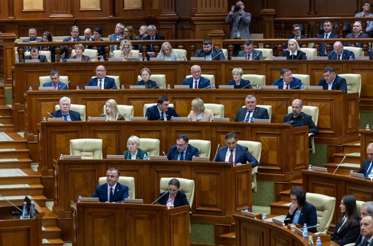 Премьер-министр Мунтяну парировал критику депутата Вершинина во время парламентских дебатов