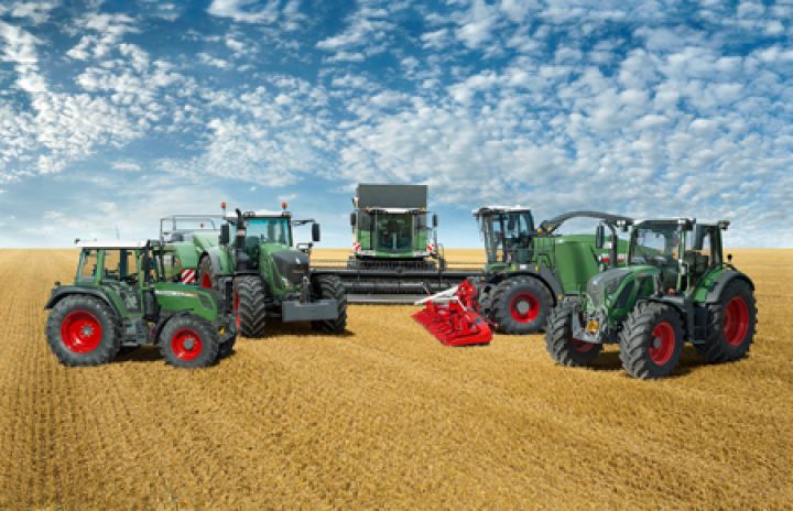 Продажи сельхозтехники в России упали на треть