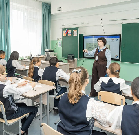 Российские педагоги оказались на грани бедности после сокращений часов