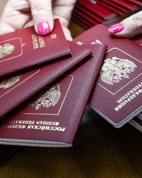 Россиян обяжут подтверждать личность при выходе в интернет