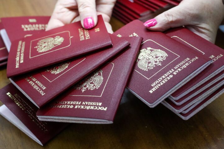 Россиян обяжут подтверждать личность при выходе в интернет