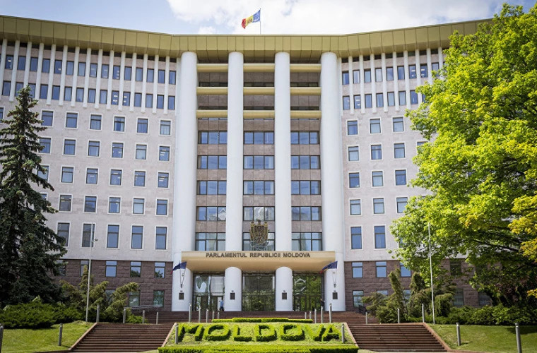 Сайт парламента Молдовы недоступен перед голосованием по кабмину Мунтяну