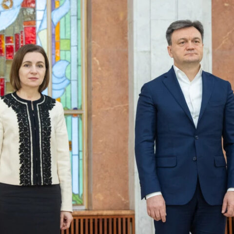 Санду поблагодарила Речана за вклад в управление правительством в кризисный период