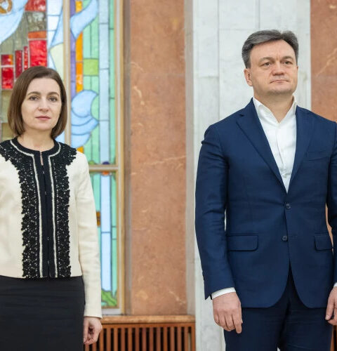 Санду поблагодарила Речана за вклад в управление правительством в кризисный период
