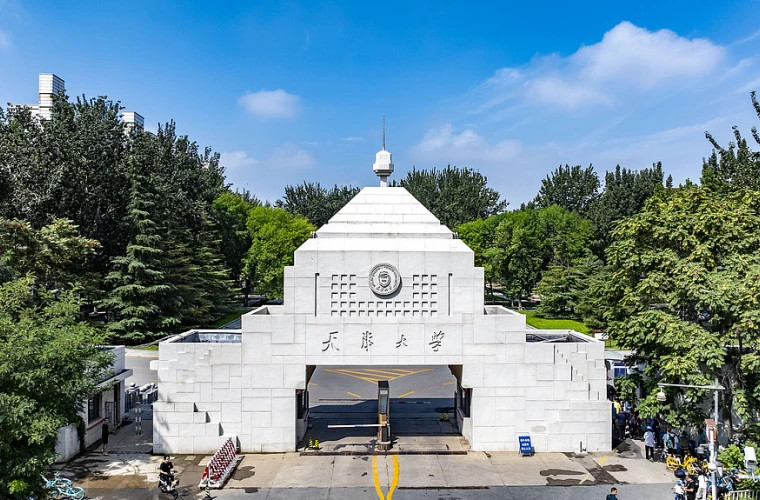 Си Цзиньпин поздравил Тяньцзиньский университет с 130-летием основания