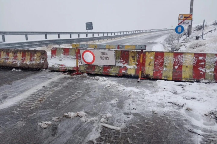 Снегопад в румынских горах: закрыта трасса Трансальпина и зарегистрированы ДТП