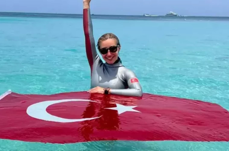 Спортсменка из Турции Шахика Эрджюмен установила мировой рекорд в подводном плавании