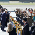 Трамп принял участие в традиционном танце по прибытии в Малайзию на саммит АСЕАН