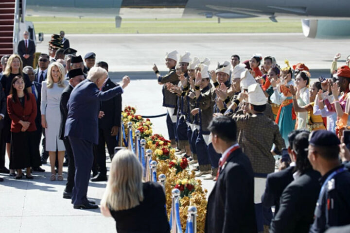 Трамп принял участие в традиционном танце по прибытии в Малайзию на саммит АСЕАН