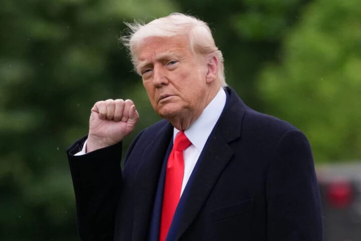 Трамп сокращает прием беженцев до рекордно низкого уровня, отдает места южноафриканцам