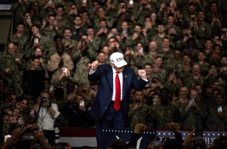 Трамп выступил с танцем для американских моряков на авианосце в Японии