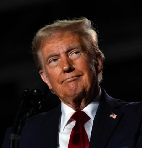 Трамп заявил о начале увольнений госслужащих из-за шатдауна в США