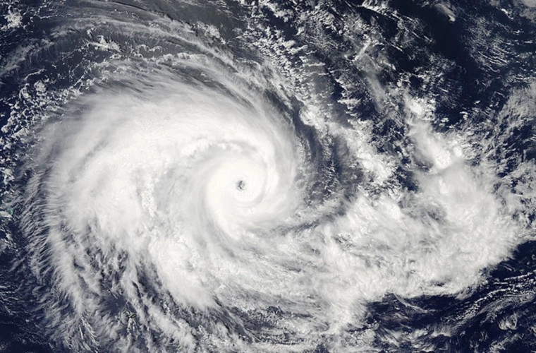 Тропический шторм "Фэншэнь" ожидает сильные дожди и ветер на юге Китая 21-22 октября