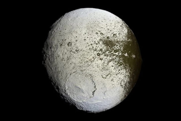 Учёные нашли следы древнего океана под льдами спутника Урана Ариэль