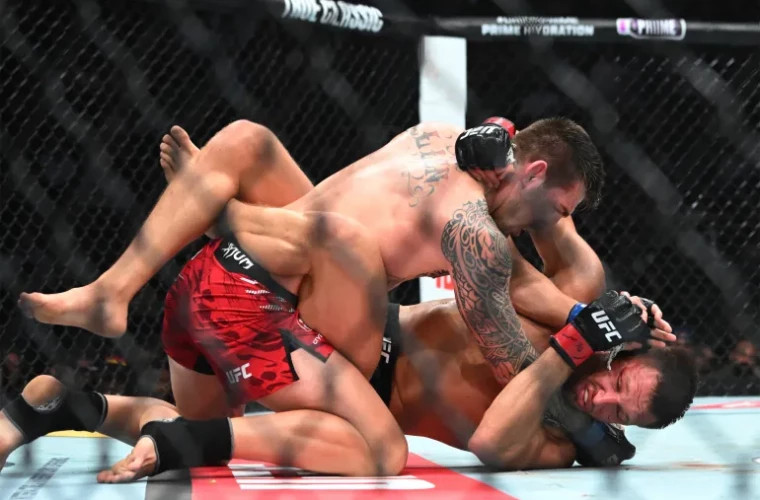 UFC Fight Night 262: Брендан Аллен побеждает Ренье де Риддера в Ванкувере