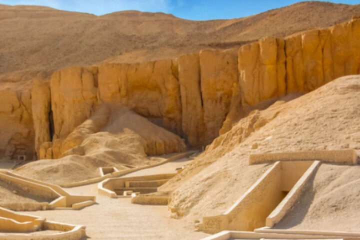 В Абидосе археологи обнаружили 3600-летнюю гробницу неизвестного фараона