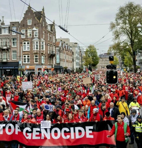 В Амстердаме прошла массовая пропалестинская демонстрация, собравшая до 250 000 участников
