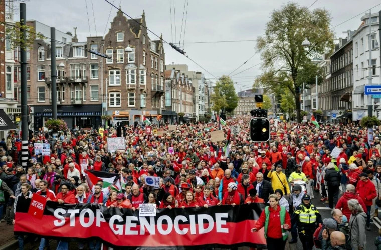 В Амстердаме прошла массовая пропалестинская демонстрация, собравшая до 250 000 участников