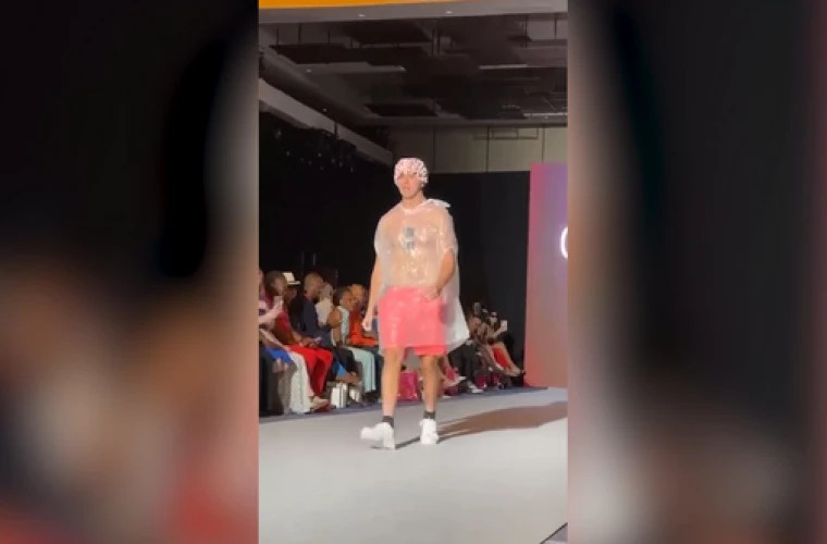 В Нью-Йорке на неделе моды пранкер вышел на подиум в мешке для мусора