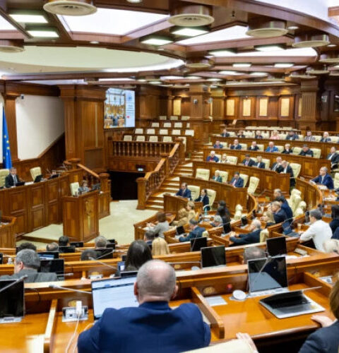 В парламенте Молдовы XII созыва созданы 12 постоянных комиссий, включая комиссию по европейской интеграции