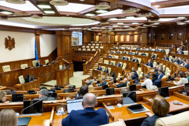 В парламенте Молдовы XII созыва созданы 12 постоянных комиссий, включая комиссию по европейской интеграции