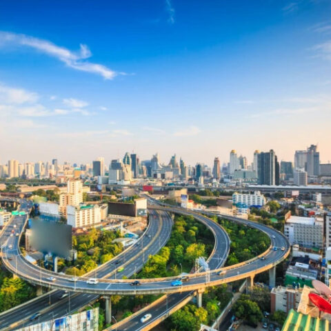 В Таиланде объявлен годичный траур по бывшей королеве Сирикит: рекомендации для туристов