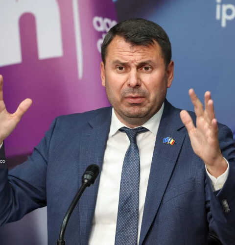 Василий Костюк: PAS хочет аннулировать мандаты PPDA для изменения Конституции