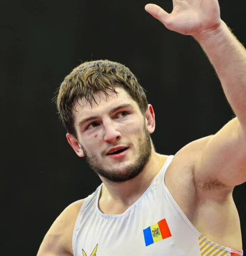 Виталий Ерёменко завоевал серебро на чемпионате мира по борьбе в Сербии